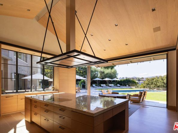 859 Woodacres Road, Santa Monica CA 90402