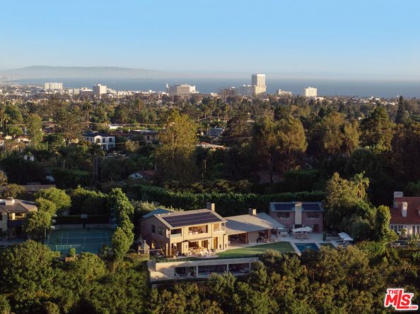 859 Woodacres Road, Santa Monica CA 90402