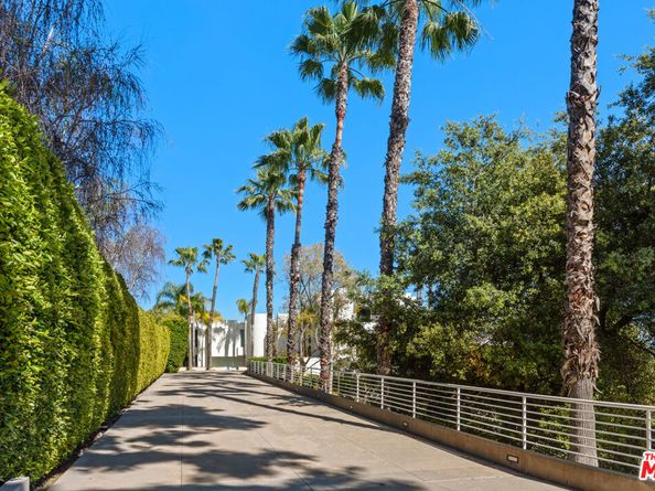 300 N San Rafael Avenue, Pasadena CA 91105