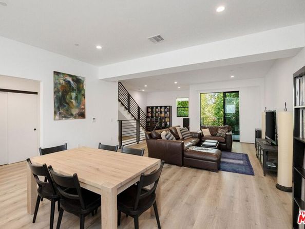 4724 N Village Court Lane, Valley Village CA 91607