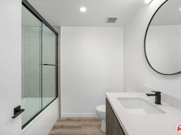 4724 N Village Court Lane, Valley Village CA 91607