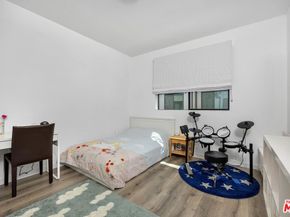 4724 N Village Court Lane, Valley Village CA 91607