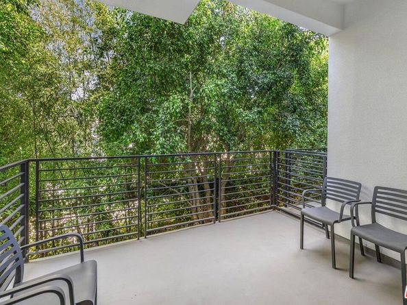 4724 N Village Court Lane, Valley Village CA 91607