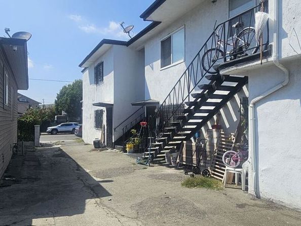 3834 Maple Avenue, Los Angeles CA 90011