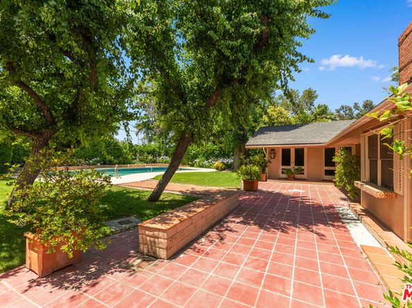 5347 Winnetka Avenue, Woodland Hills CA 91364