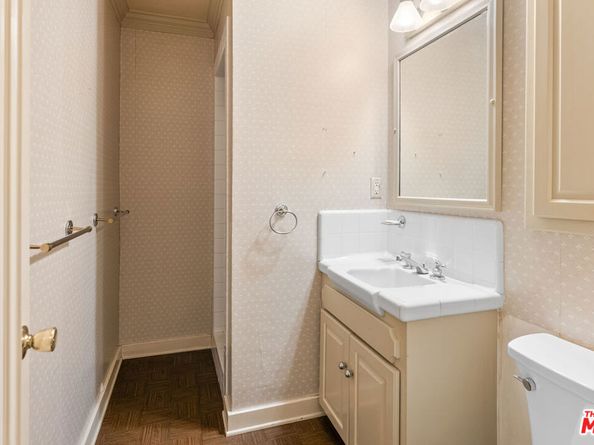 5347 Winnetka Avenue, Woodland Hills CA 91364