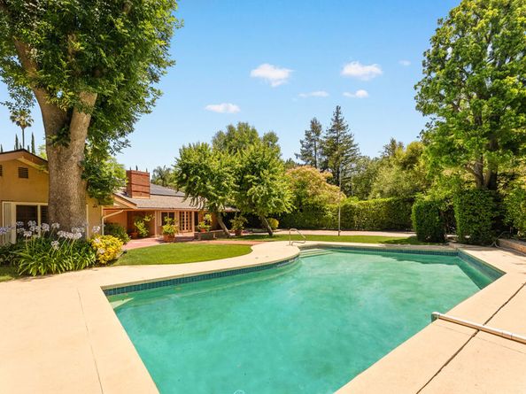 5347 Winnetka Avenue, Woodland Hills CA 91364