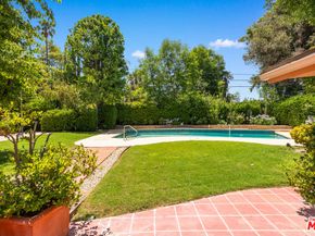 5347 Winnetka Avenue, Woodland Hills CA 91364