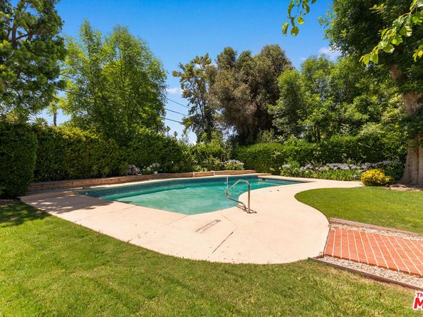 5347 Winnetka Avenue, Woodland Hills CA 91364