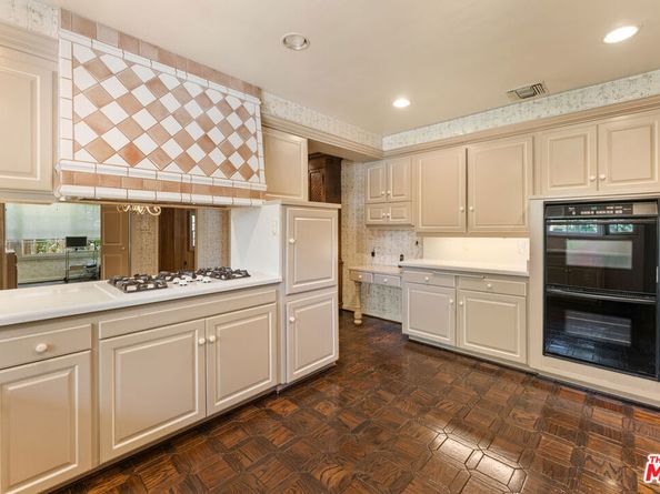 5347 Winnetka Avenue, Woodland Hills CA 91364