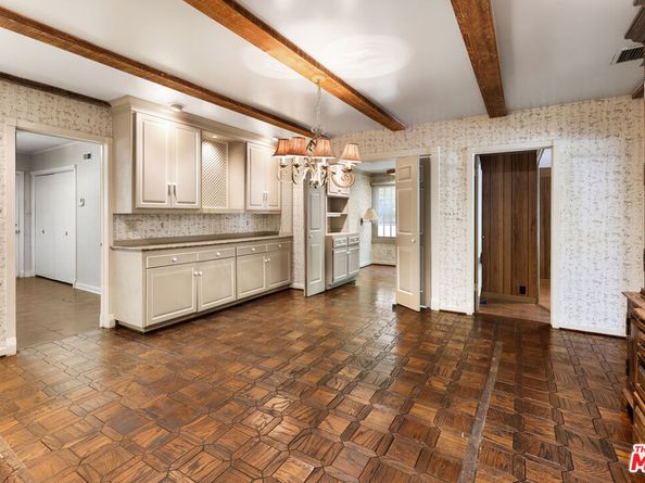 5347 Winnetka Avenue, Woodland Hills CA 91364