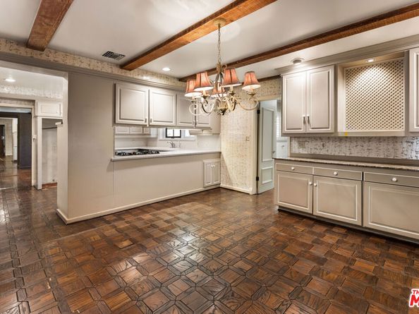 5347 Winnetka Avenue, Woodland Hills CA 91364