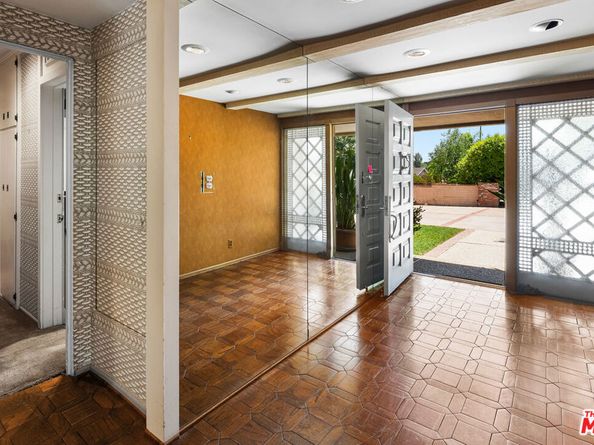 5347 Winnetka Avenue, Woodland Hills CA 91364