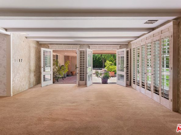 5347 Winnetka Avenue, Woodland Hills CA 91364