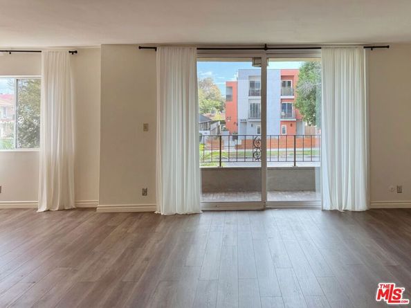 10707 Camarillo Street 117, North Hollywood CA 91602