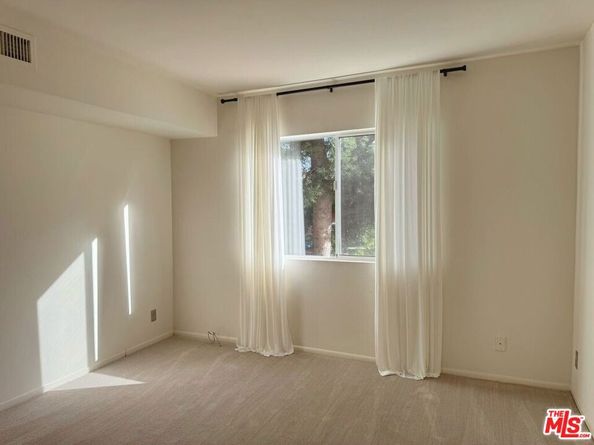 10707 Camarillo Street 117, North Hollywood CA 91602