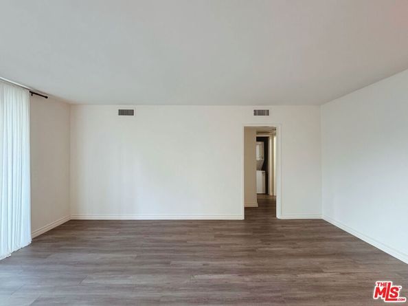 10707 Camarillo Street 117, North Hollywood CA 91602