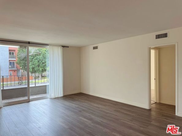 10707 Camarillo Street 117, North Hollywood CA 91602