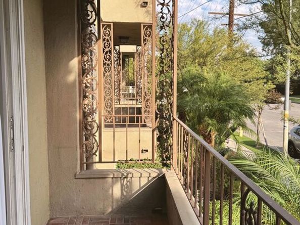 10707 Camarillo Street 117, North Hollywood CA 91602