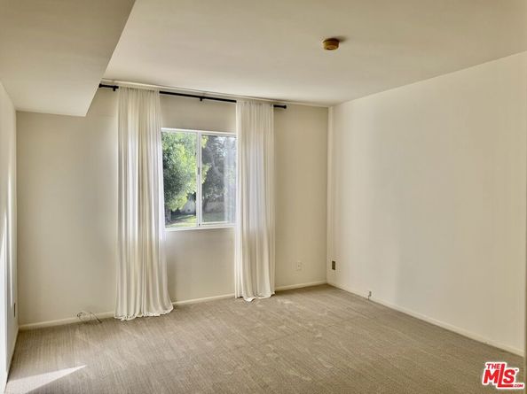 10707 Camarillo Street 117, North Hollywood CA 91602