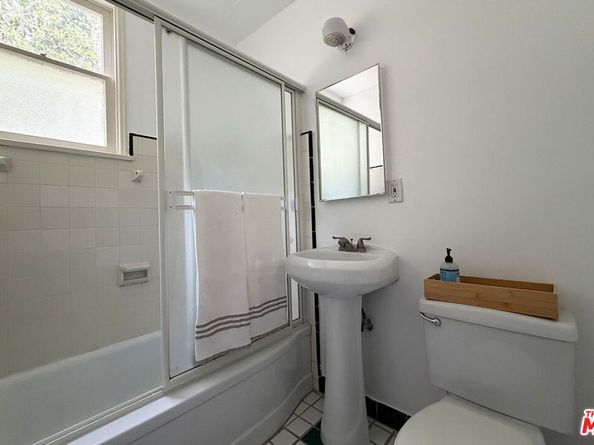 1701 Washington Avenue, Santa Monica CA 90403