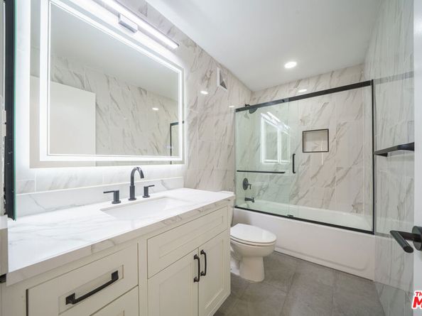 600 W 9th Street 1502, Los Angeles CA 90015