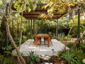 6823 Iris Circle, Los Angeles CA 90068