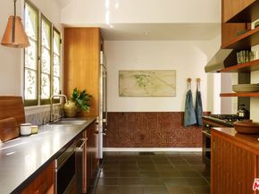 6823 Iris Circle, Los Angeles CA 90068