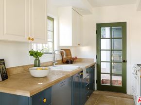 6823 Iris Circle, Los Angeles CA 90068