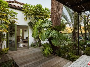 6823 Iris Circle, Los Angeles CA 90068