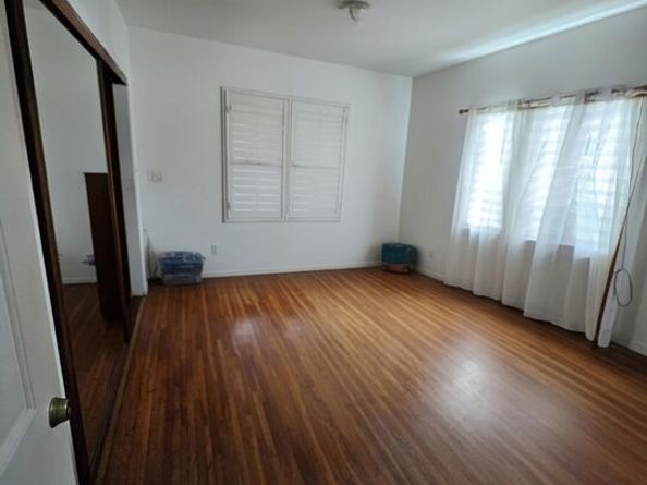 5212 Packard Street, Los Angeles CA 90019