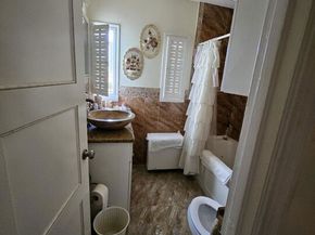 5212 Packard Street, Los Angeles CA 90019