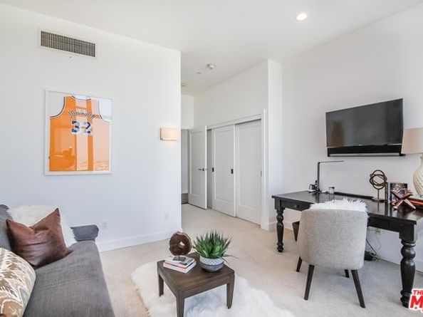 900 W Olympic 32K, Los Angeles CA 90015