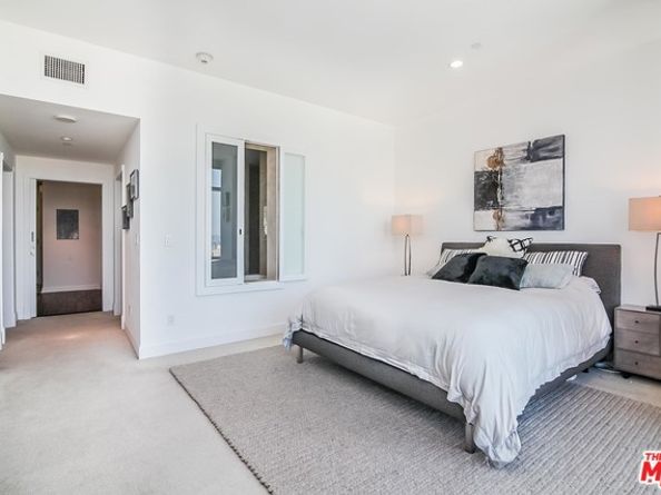 900 W Olympic 32K, Los Angeles CA 90015