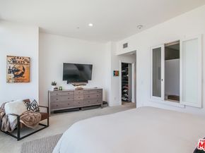 900 W Olympic 32K, Los Angeles CA 90015