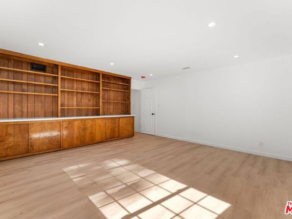 4800 Topeka Drive, Tarzana CA 91356