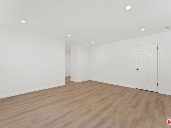 4800 Topeka Drive, Tarzana CA 91356