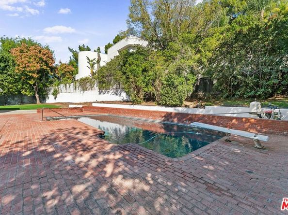 4800 Topeka Drive, Tarzana CA 91356