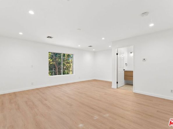 4800 Topeka Drive, Tarzana CA 91356