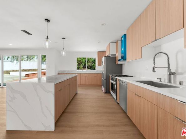 4800 Topeka Drive, Tarzana CA 91356