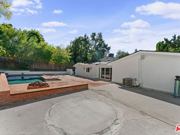 4800 Topeka Drive, Tarzana CA 91356