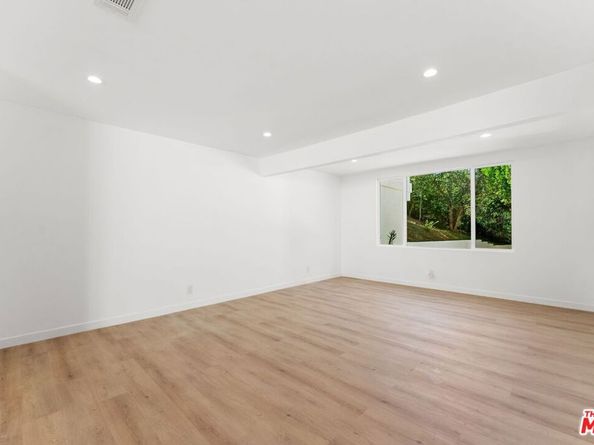 4800 Topeka Drive, Tarzana CA 91356