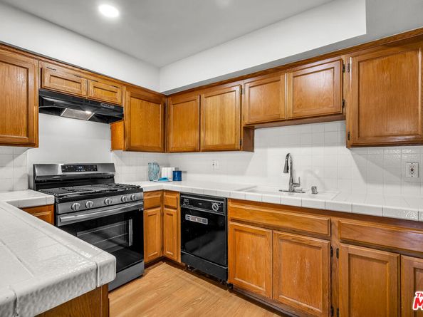 14804 Magnolia Boulevard 12, Sherman Oaks CA 91403