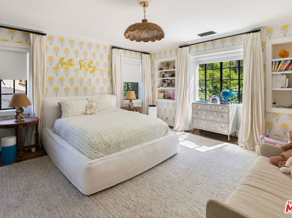 320 Hilgard Avenue, Los Angeles CA 90024