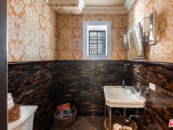 320 Hilgard Avenue, Los Angeles CA 90024