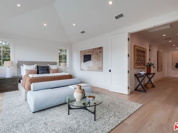 427 N Bundy Drive, Los Angeles CA 90049