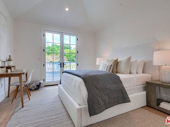 427 N Bundy Drive, Los Angeles CA 90049