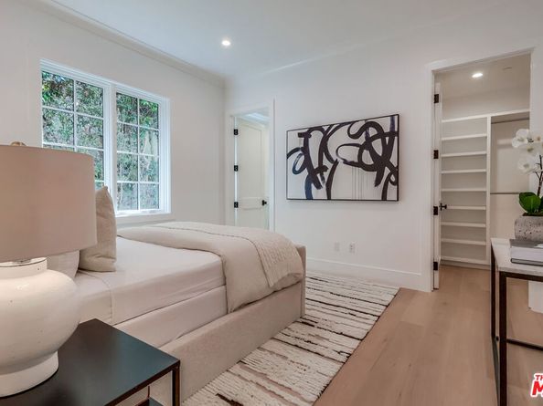 427 N Bundy Drive, Los Angeles CA 90049