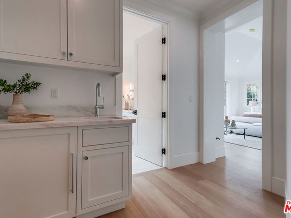 427 N Bundy Drive, Los Angeles CA 90049