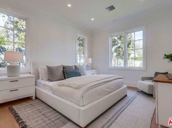 427 N Bundy Drive, Los Angeles CA 90049